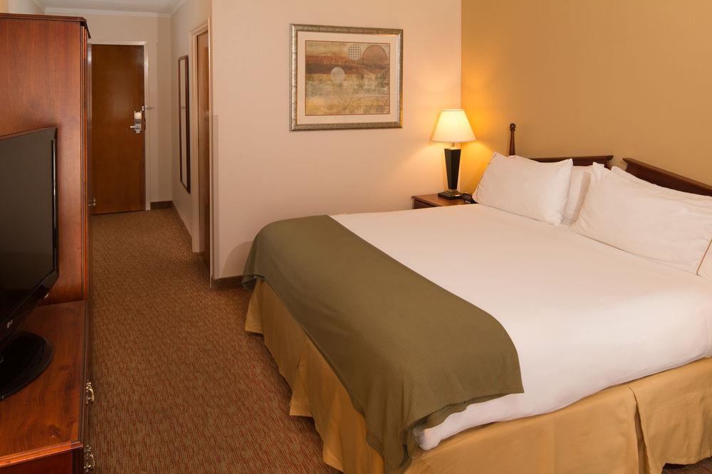 Holiday Inn Express & Suites Greensboro - I-40 Atwendover, An Ihg Hotel Εξωτερικό φωτογραφία