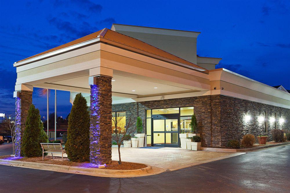 Holiday Inn Express & Suites Greensboro - I-40 Atwendover, An Ihg Hotel Εξωτερικό φωτογραφία