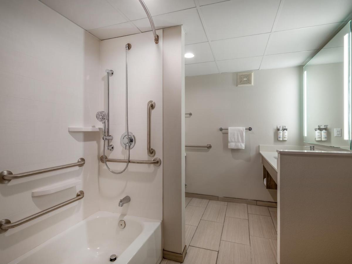 Holiday Inn Express & Suites Greensboro - I-40 Atwendover, An Ihg Hotel Εξωτερικό φωτογραφία