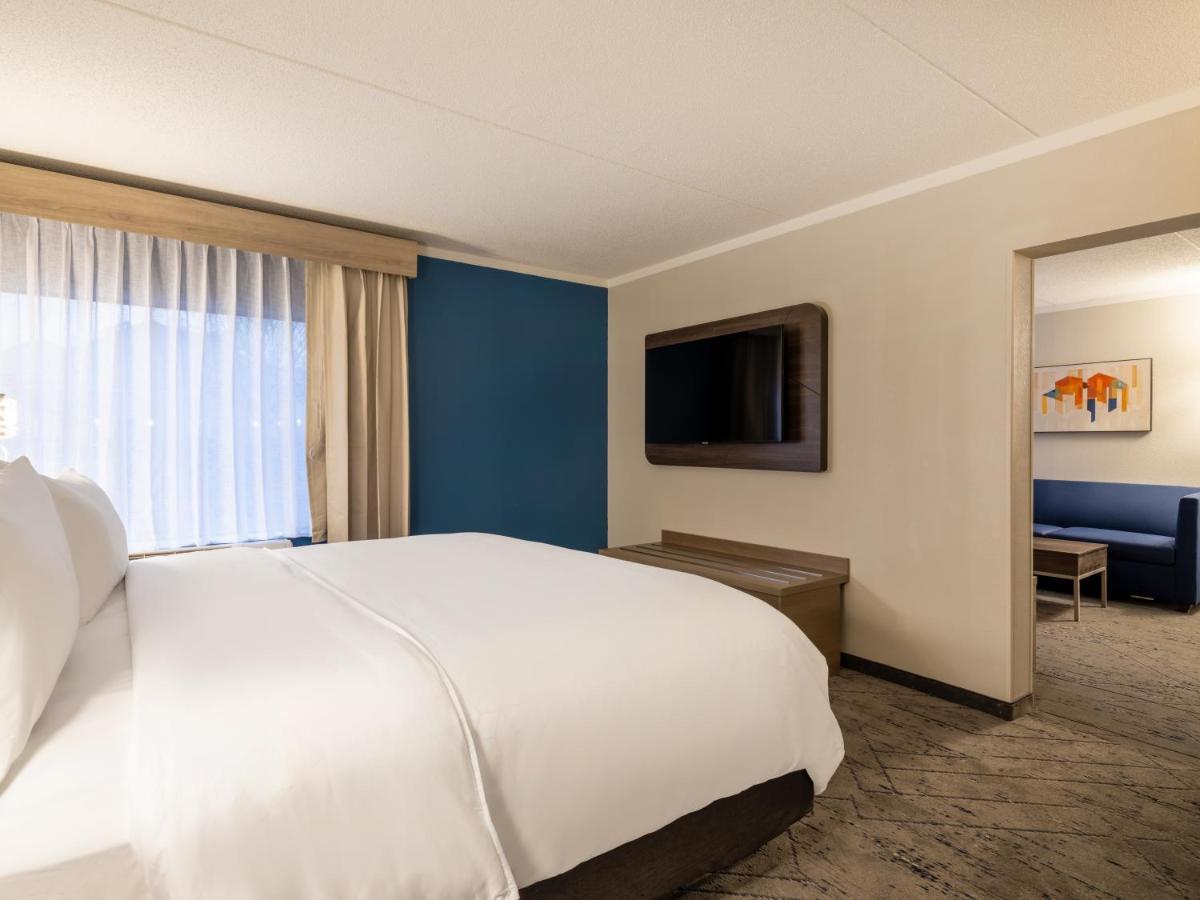 Holiday Inn Express & Suites Greensboro - I-40 Atwendover, An Ihg Hotel Εξωτερικό φωτογραφία