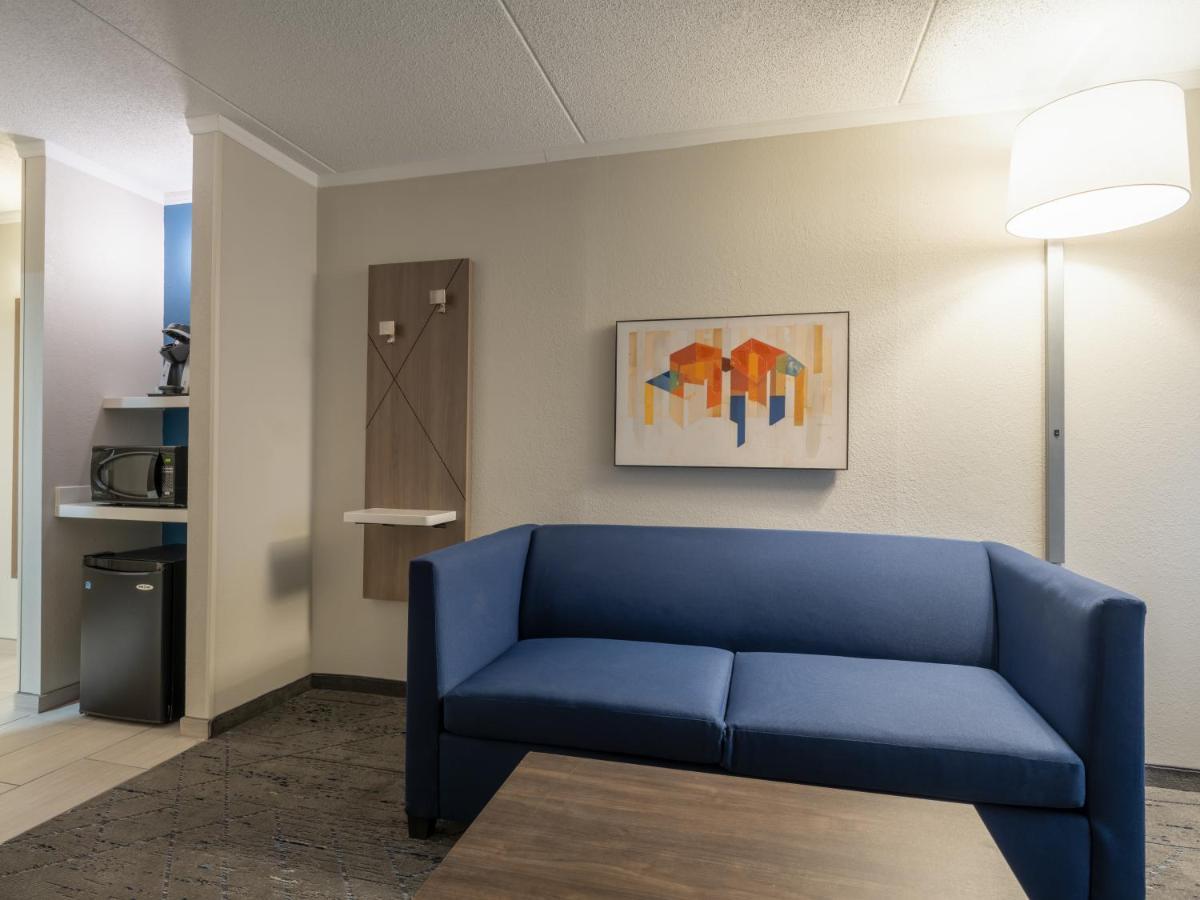 Holiday Inn Express & Suites Greensboro - I-40 Atwendover, An Ihg Hotel Εξωτερικό φωτογραφία