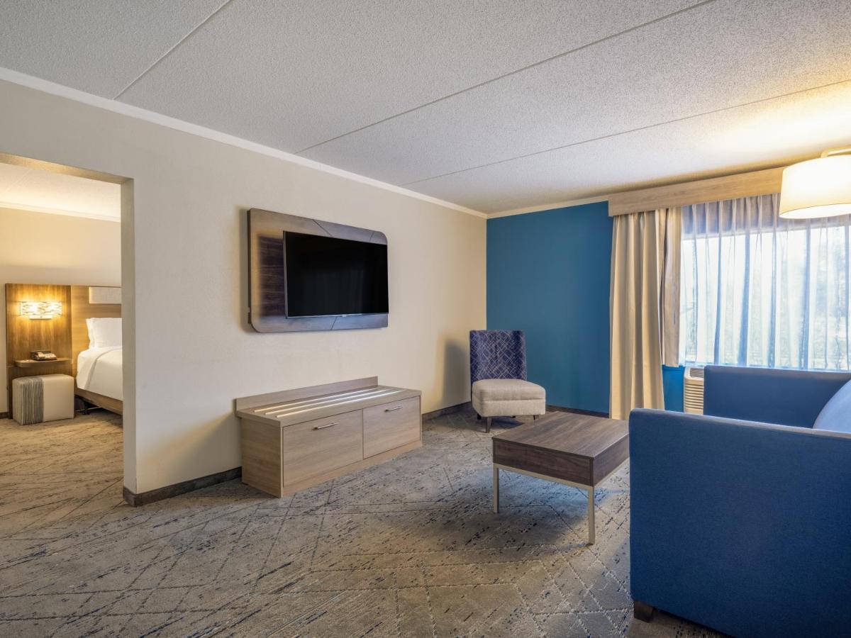 Holiday Inn Express & Suites Greensboro - I-40 Atwendover, An Ihg Hotel Εξωτερικό φωτογραφία