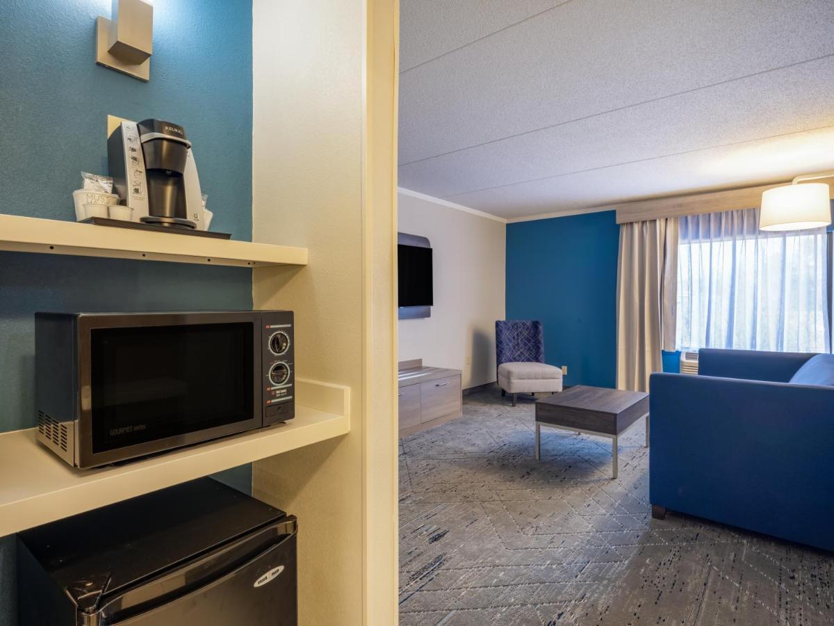 Holiday Inn Express & Suites Greensboro - I-40 Atwendover, An Ihg Hotel Εξωτερικό φωτογραφία