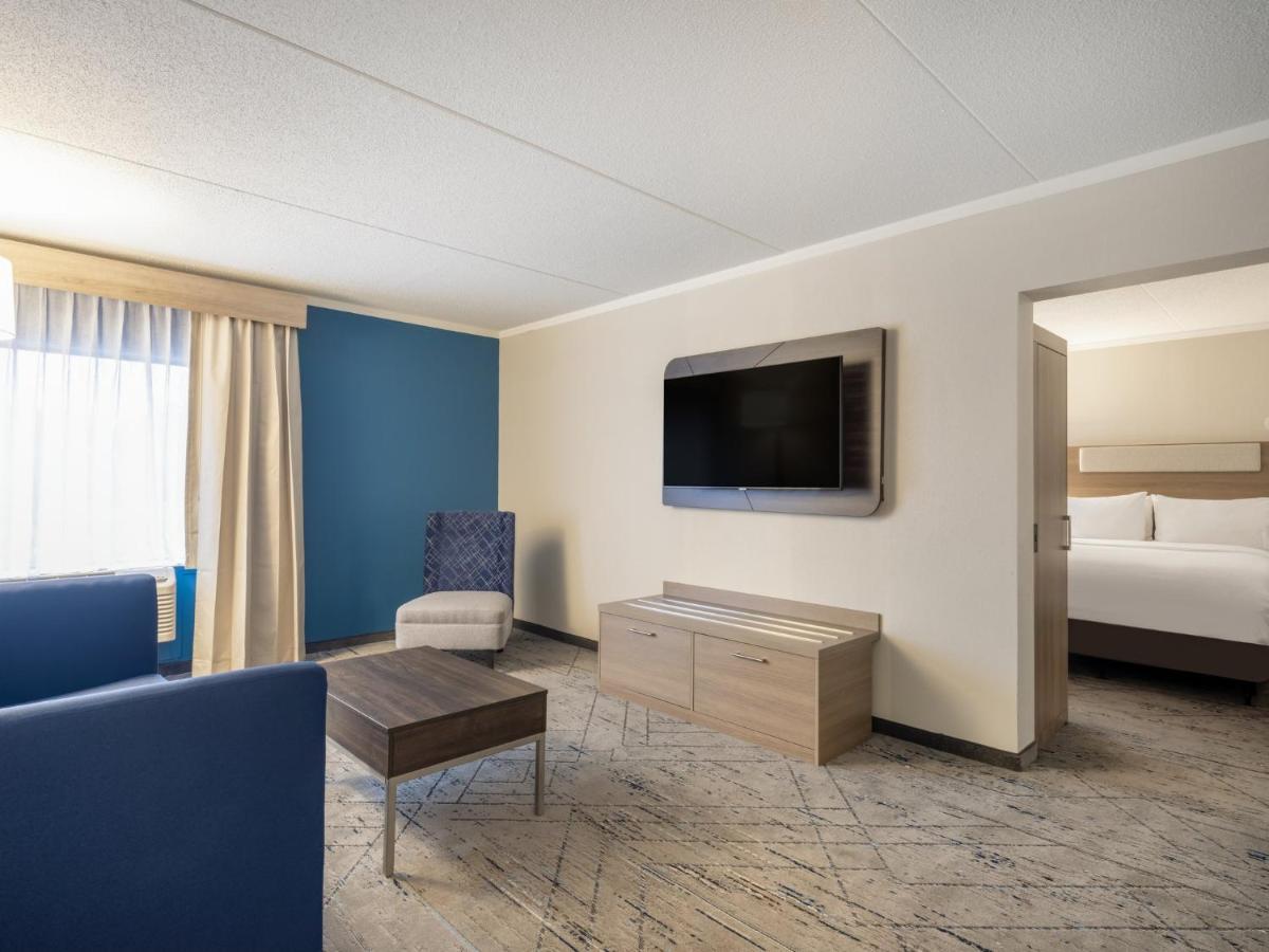 Holiday Inn Express & Suites Greensboro - I-40 Atwendover, An Ihg Hotel Εξωτερικό φωτογραφία