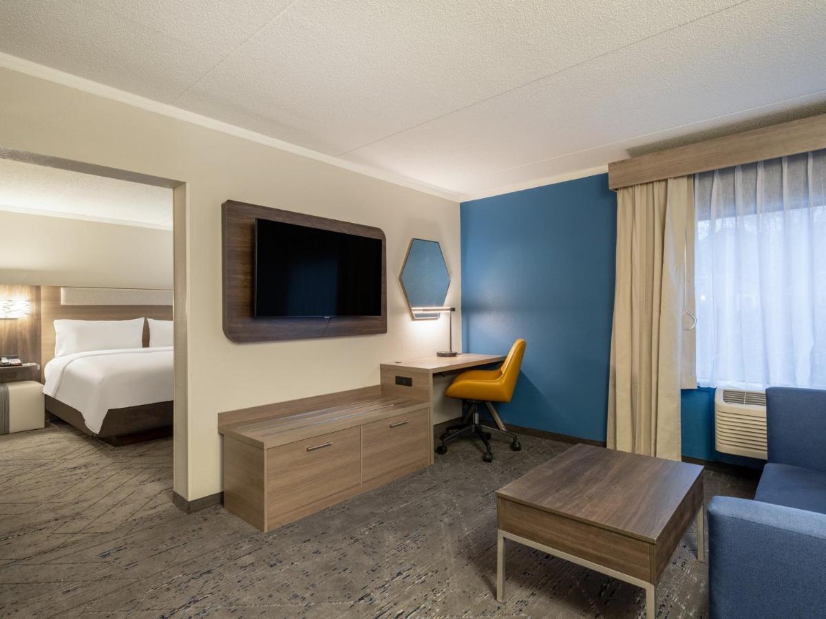 Holiday Inn Express & Suites Greensboro - I-40 Atwendover, An Ihg Hotel Εξωτερικό φωτογραφία