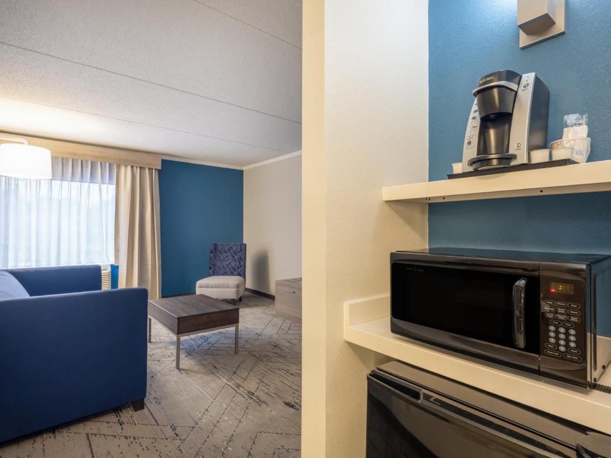 Holiday Inn Express & Suites Greensboro - I-40 Atwendover, An Ihg Hotel Εξωτερικό φωτογραφία