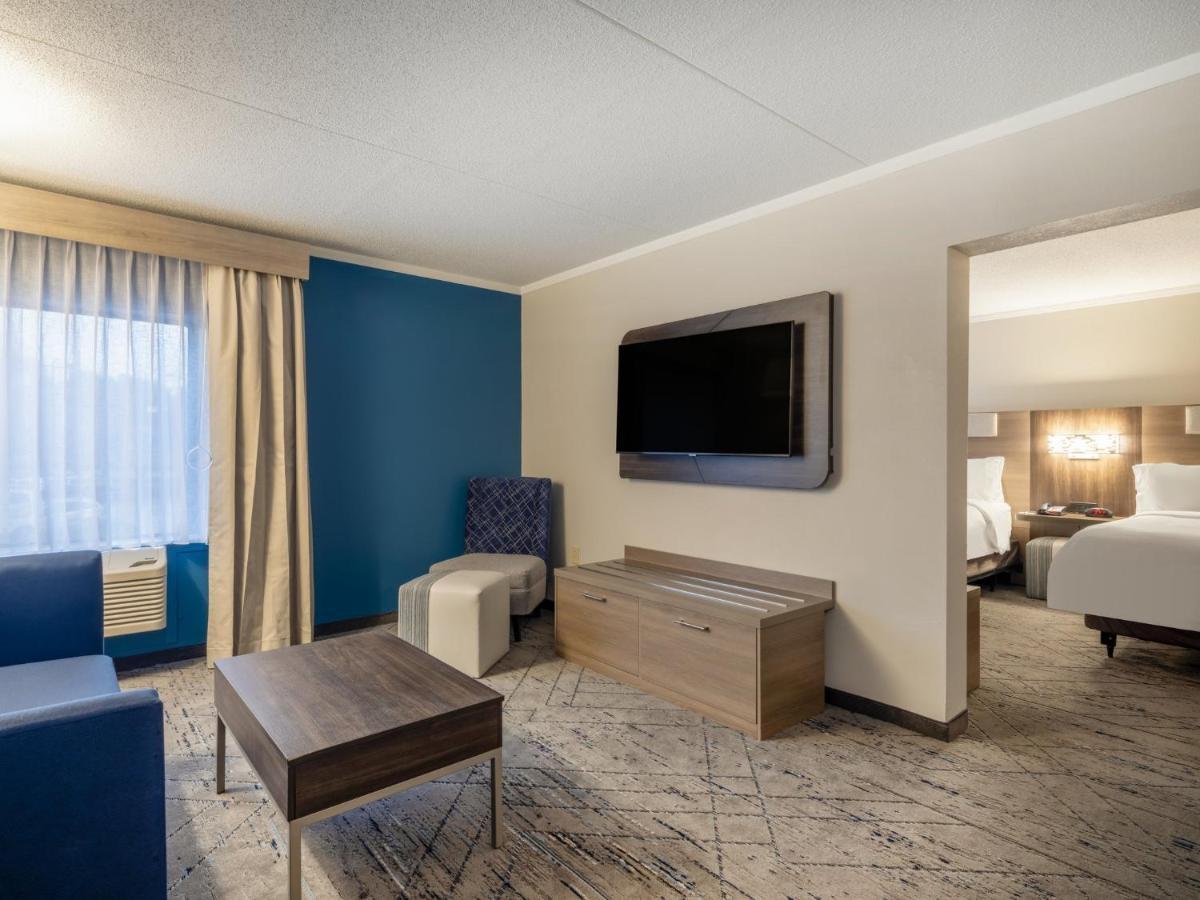 Holiday Inn Express & Suites Greensboro - I-40 Atwendover, An Ihg Hotel Εξωτερικό φωτογραφία