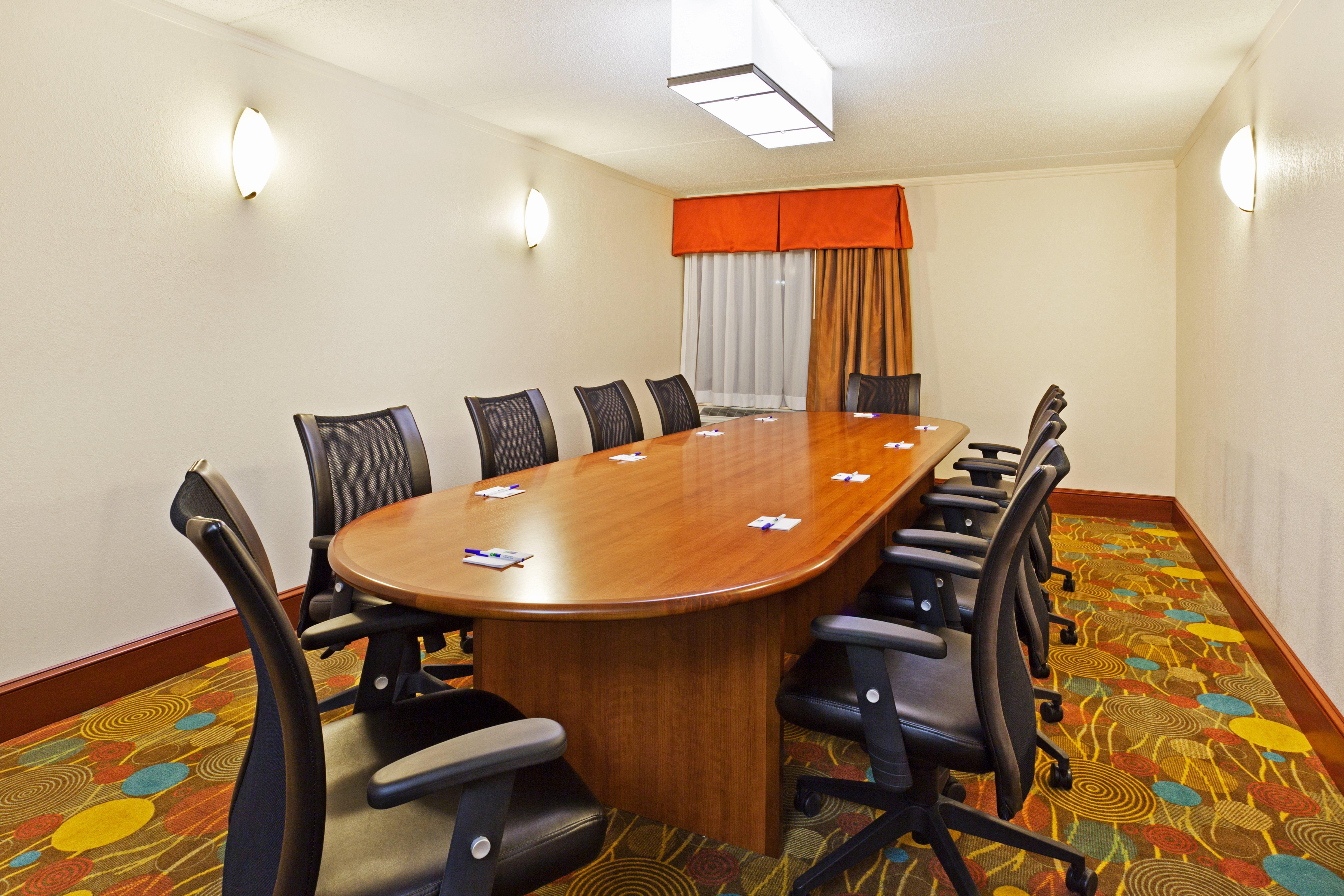 Holiday Inn Express & Suites Greensboro - I-40 Atwendover, An Ihg Hotel Εξωτερικό φωτογραφία