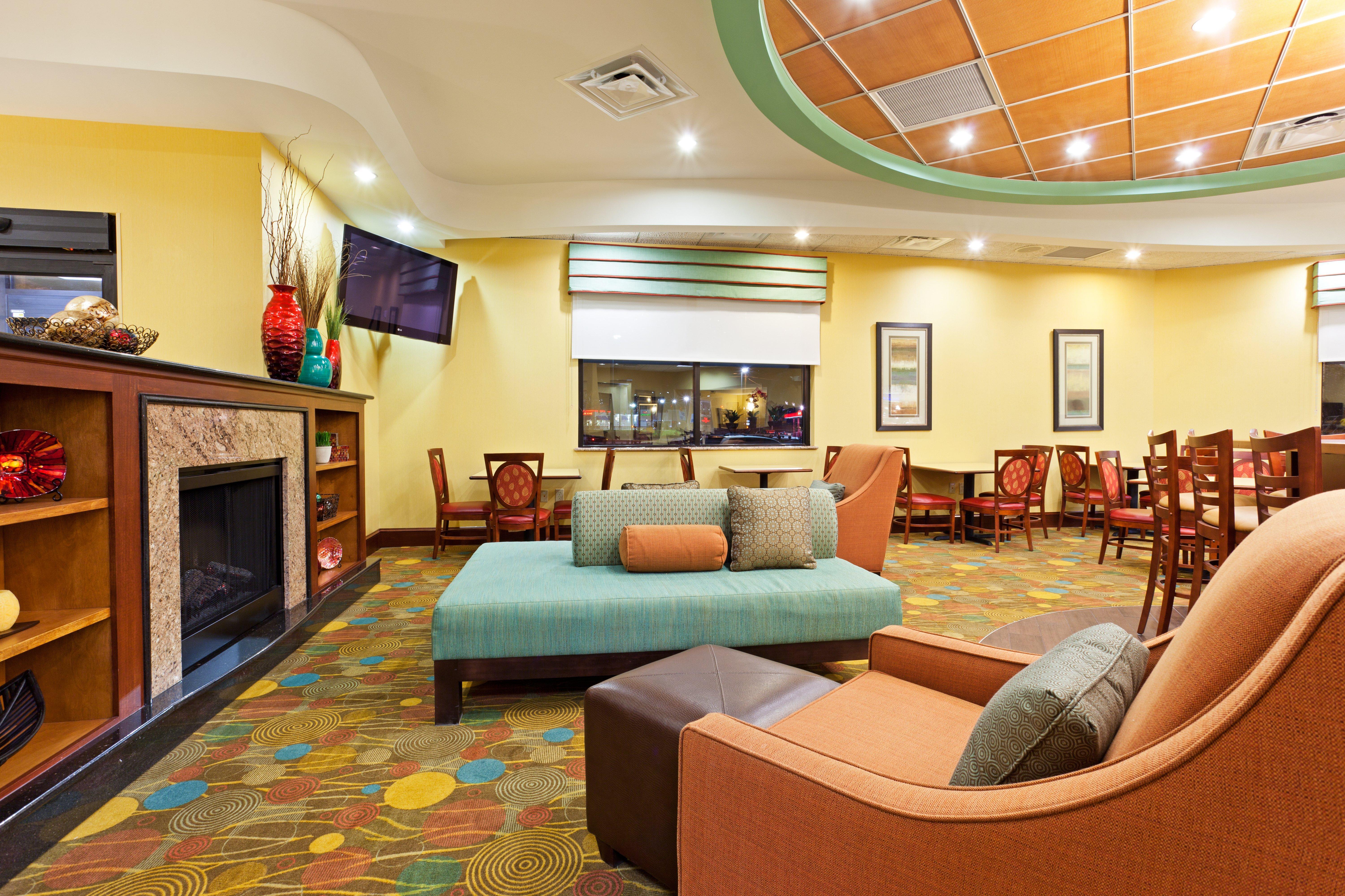 Holiday Inn Express & Suites Greensboro - I-40 Atwendover, An Ihg Hotel Εξωτερικό φωτογραφία