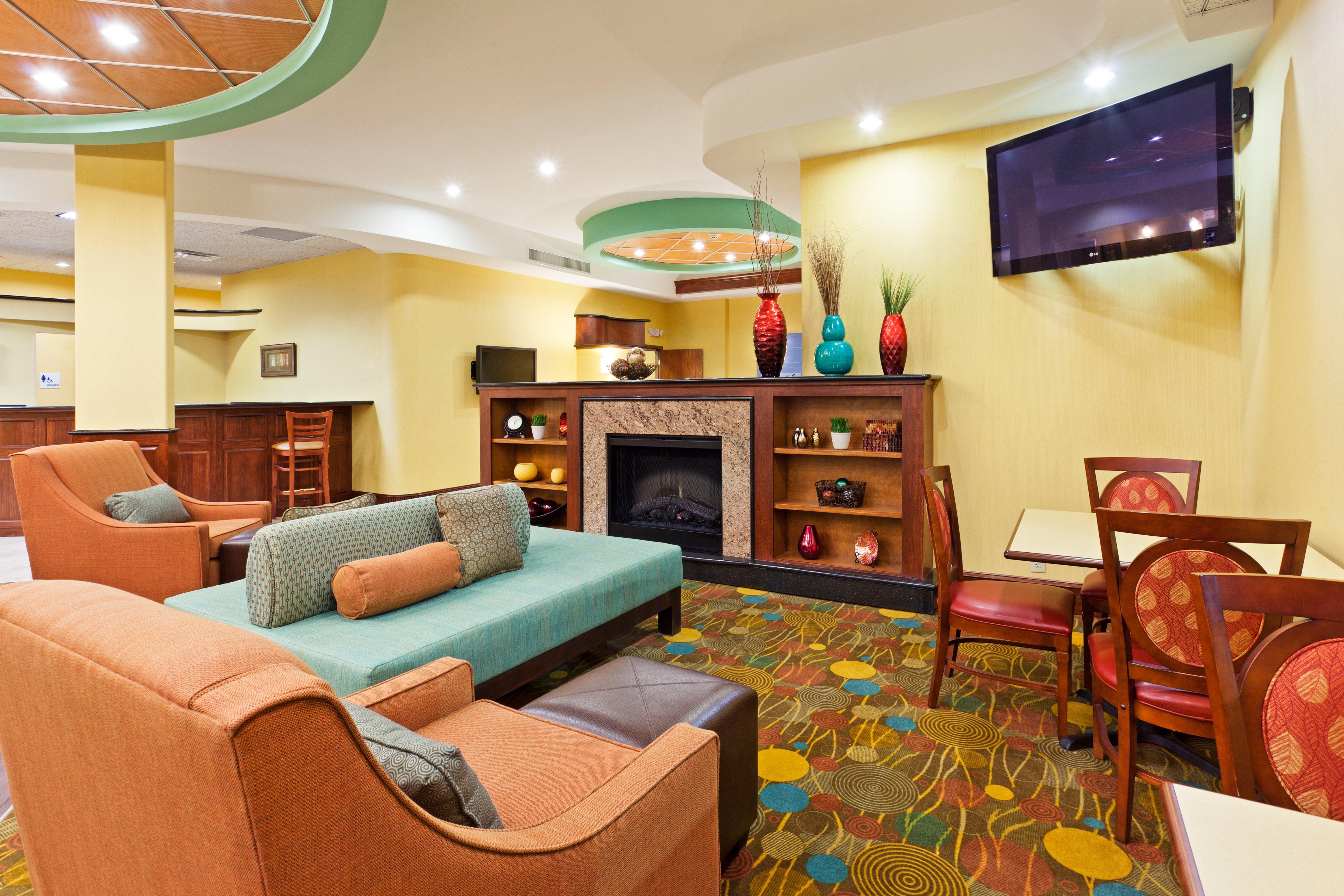 Holiday Inn Express & Suites Greensboro - I-40 Atwendover, An Ihg Hotel Εξωτερικό φωτογραφία