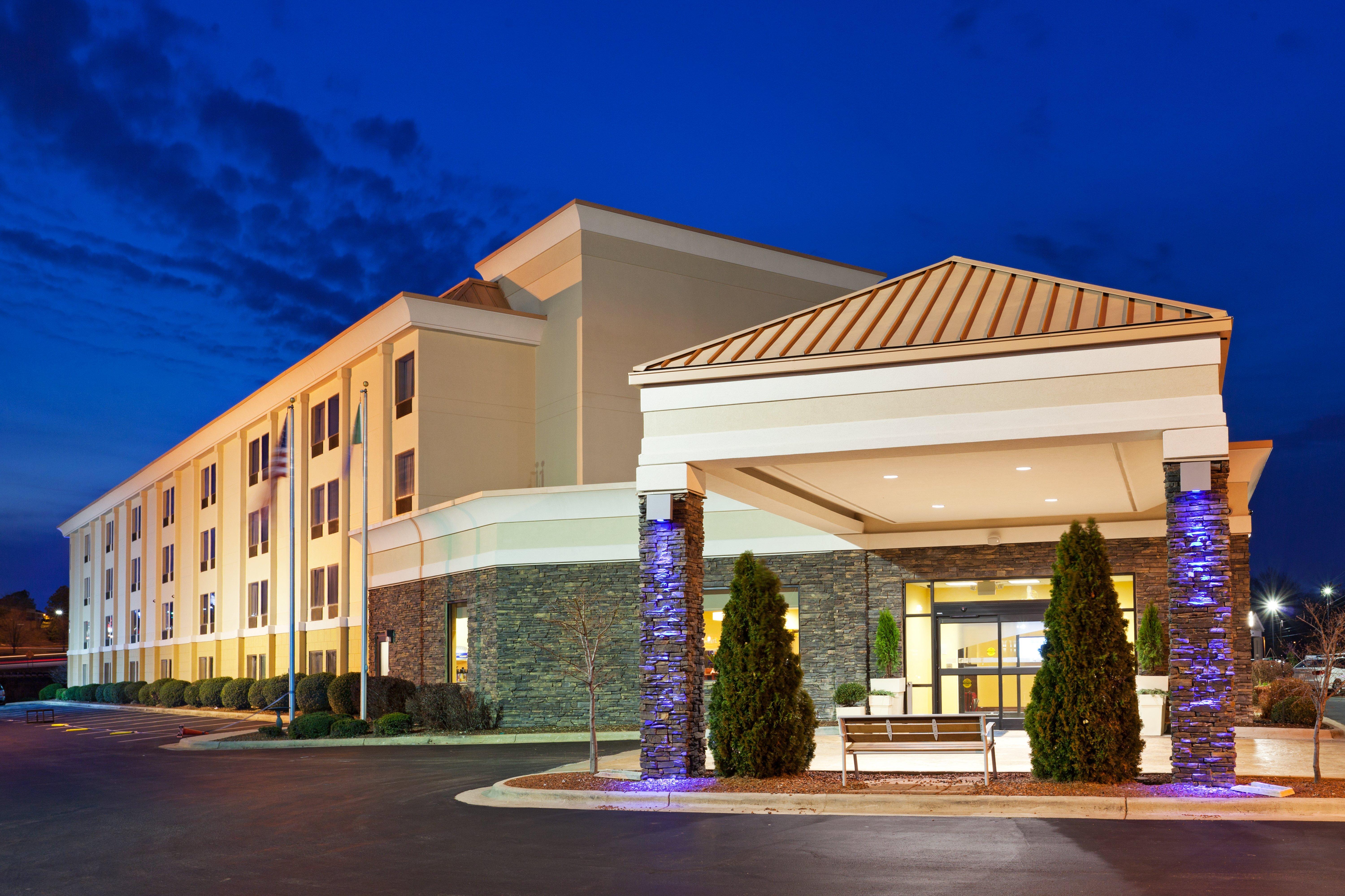 Holiday Inn Express & Suites Greensboro - I-40 Atwendover, An Ihg Hotel Εξωτερικό φωτογραφία