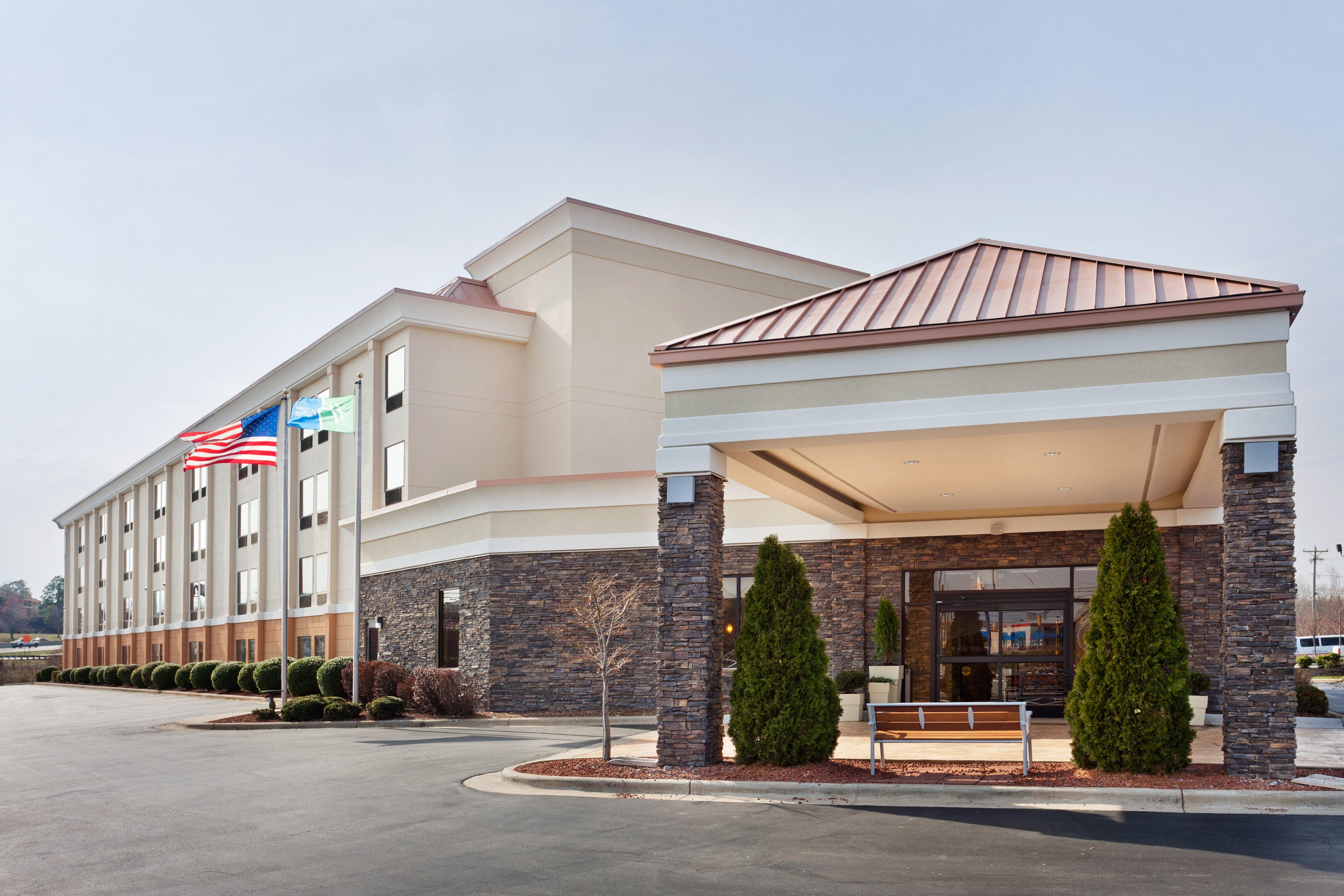 Holiday Inn Express & Suites Greensboro - I-40 Atwendover, An Ihg Hotel Εξωτερικό φωτογραφία