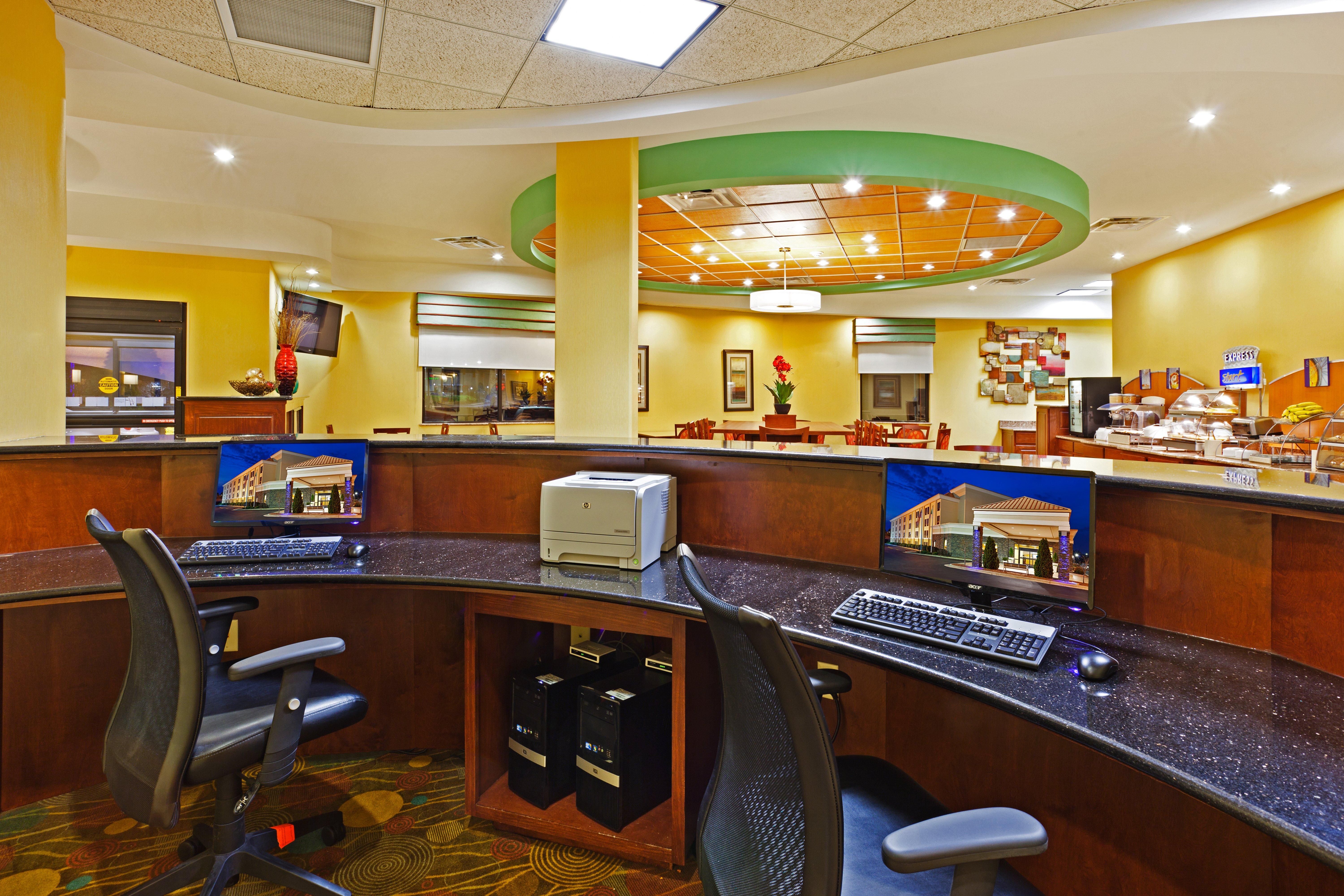 Holiday Inn Express & Suites Greensboro - I-40 Atwendover, An Ihg Hotel Εξωτερικό φωτογραφία