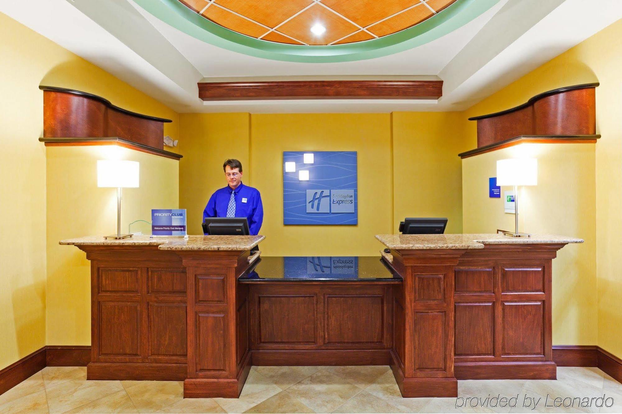 Holiday Inn Express & Suites Greensboro - I-40 Atwendover, An Ihg Hotel Εξωτερικό φωτογραφία