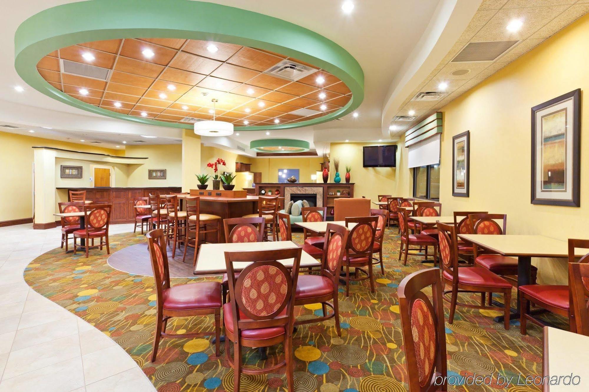 Holiday Inn Express & Suites Greensboro - I-40 Atwendover, An Ihg Hotel Εξωτερικό φωτογραφία